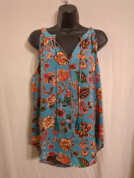 Rose & Olive Tops - L 🏵 Sleeveless Summertime Floral Top with Tassels